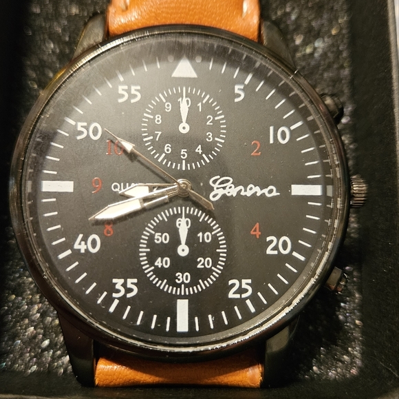 This listing is for a Mens Casual brown quartz watch Please see all the picture - Picture 12 of 13